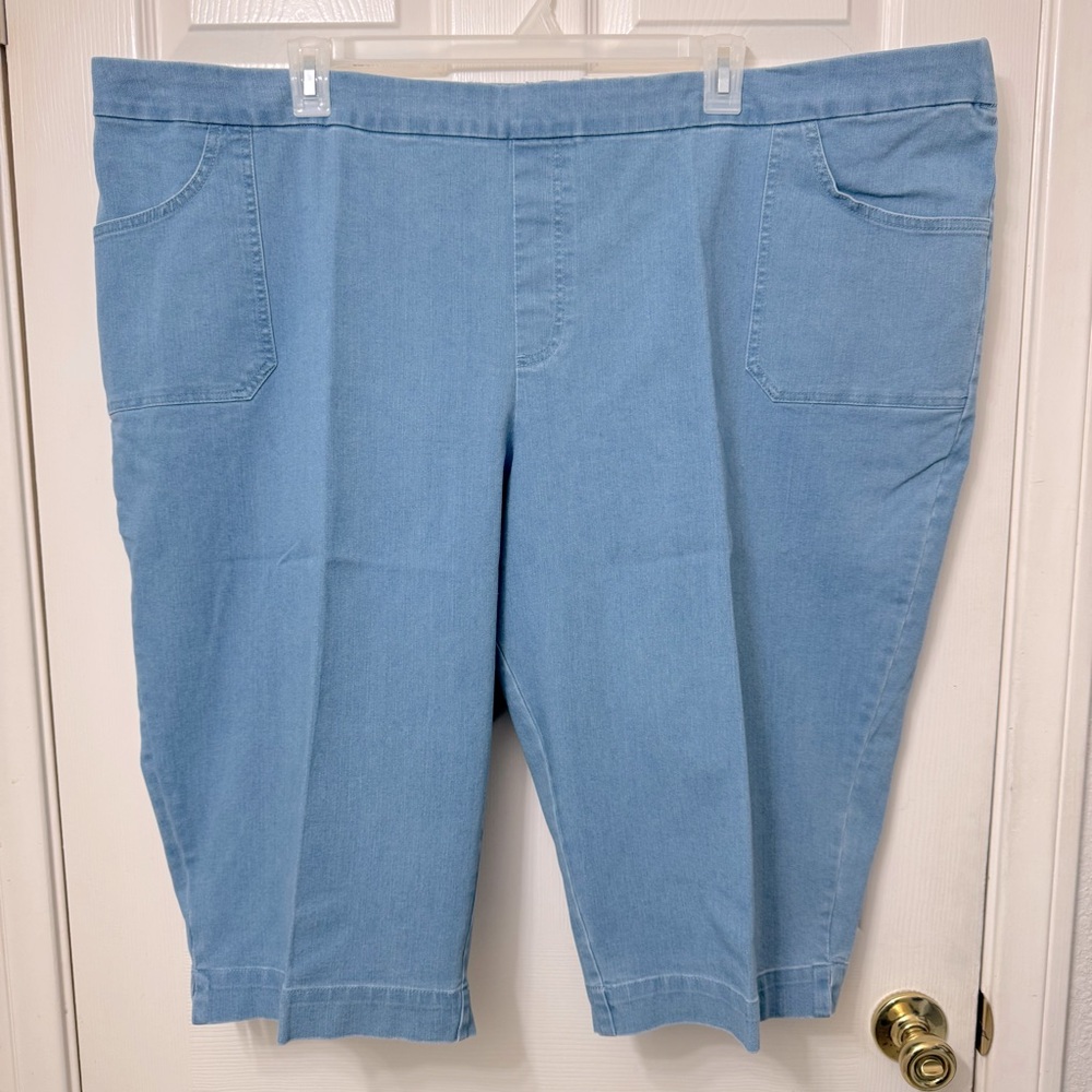 ISAAC MIZRAHI Women’s Blue Denim Pull-on Capris Jean Pant Size 32 (5X) NWOT